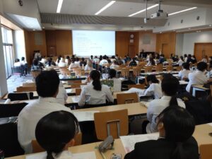 写真１　報告会の様子