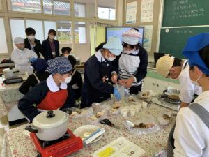 写真４：非常食調理②